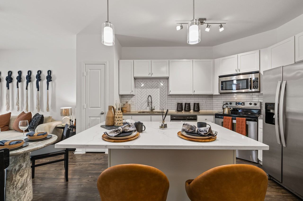 Debut Soco - Photo 4 of 32