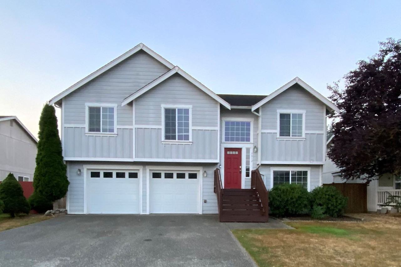 7912 207th St E - Photo 2 of 19