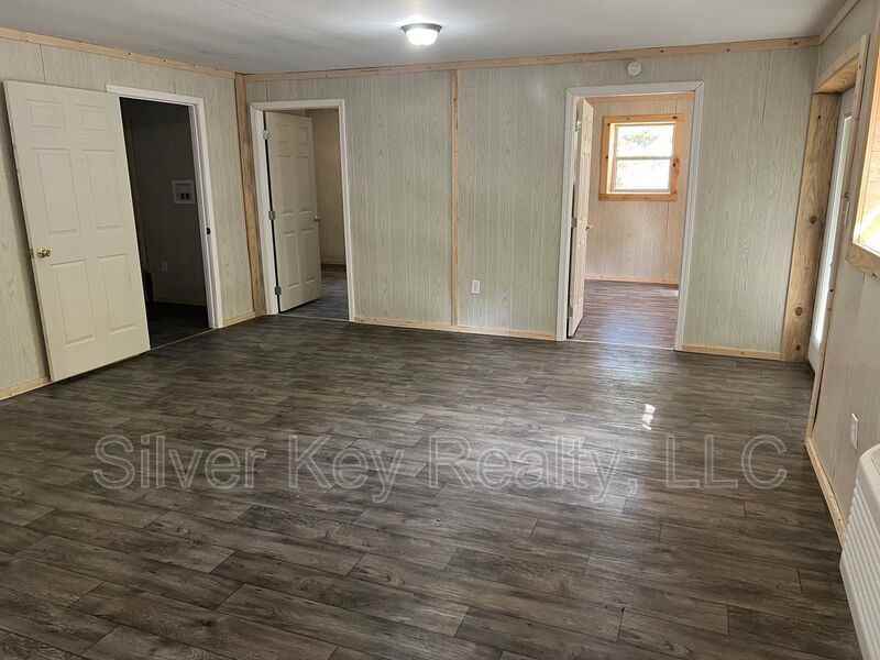 1121 Athens Pike - Photo 2 of 8