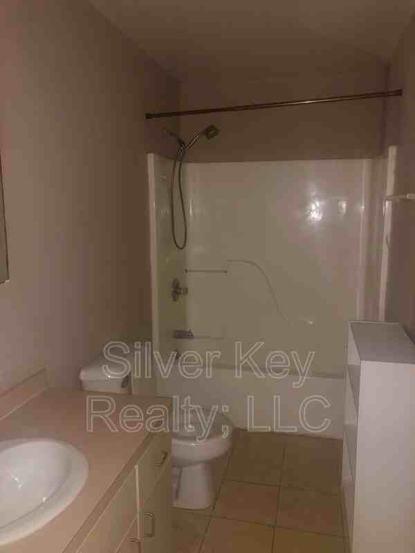 217 E Washington Ave #H - Photo 6 of 13