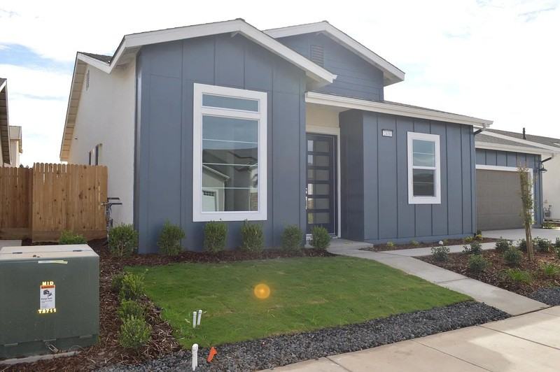 2430 Bastidas Dr - Photo 3 of 48