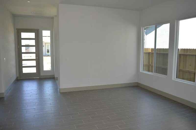 2430 Bastidas Dr - Photo 5 of 38