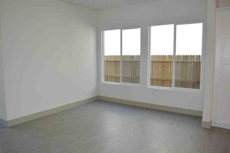 2430 Bastidas Dr - Photo 6 of 38
