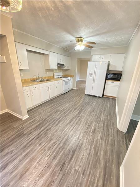 2303 Beaumont Dr - Photo 5 of 18