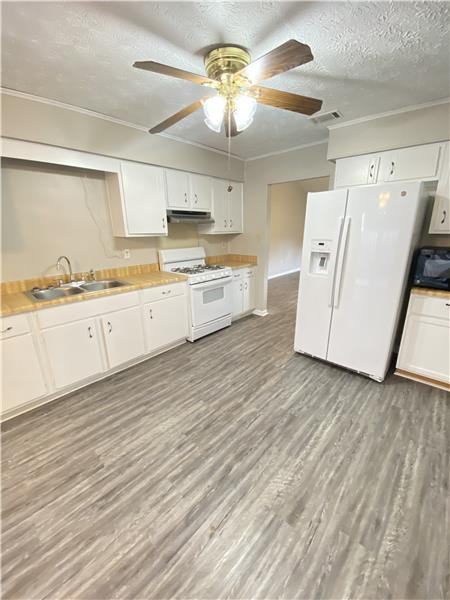 2303 Beaumont Dr - Photo 6 of 18