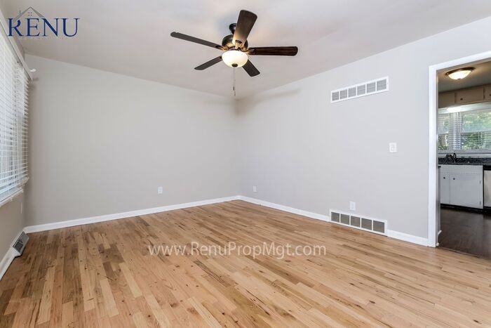 5017 N Lister Ave - Photo 3 of 18