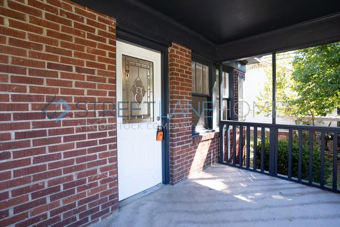 711 Redwood Ave - Photo 3 of 17