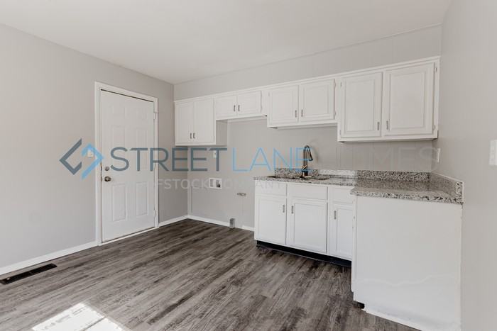 3326 Mardenna Ave - Photo 3 of 14