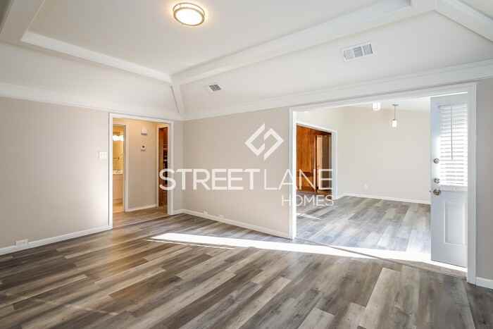 233 Pebblecreek Dr - Photo 3 of 16
