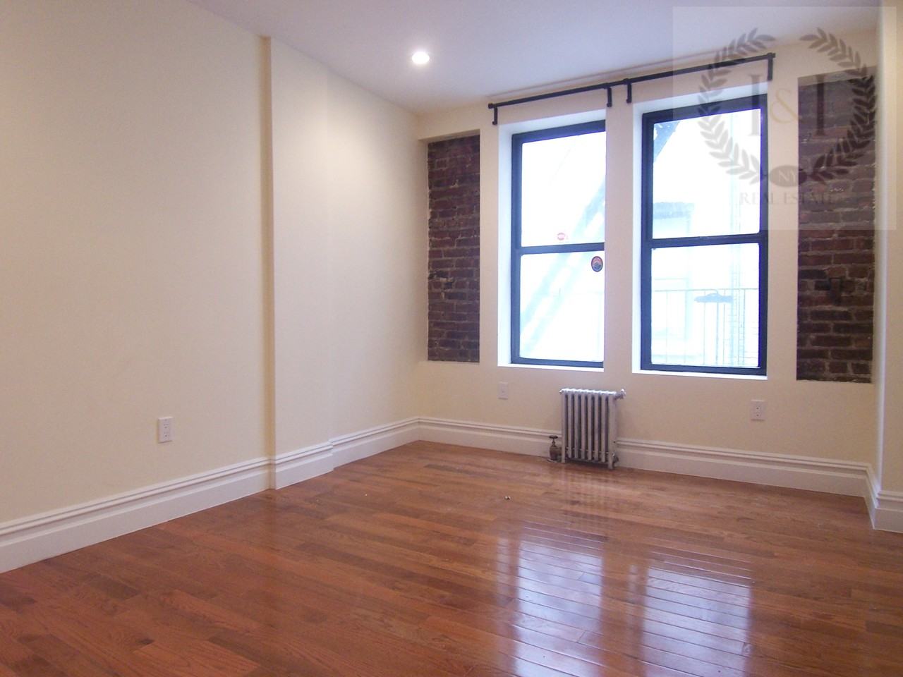 25 E 109th St - Photo 3 of 5