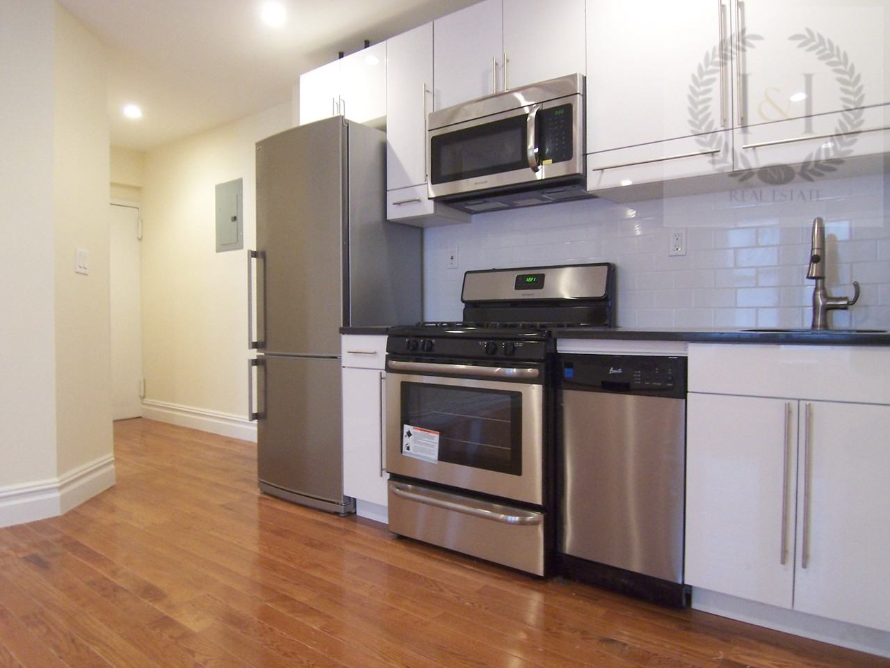 25 E 109th St - Photo 2 of 5