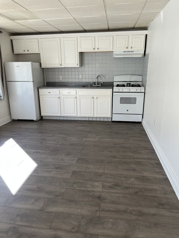 626 E 5th St #1 - Photo 2 of 4