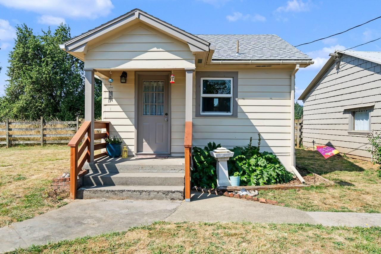 56627 Hazen Rd - Photo 3 of 6