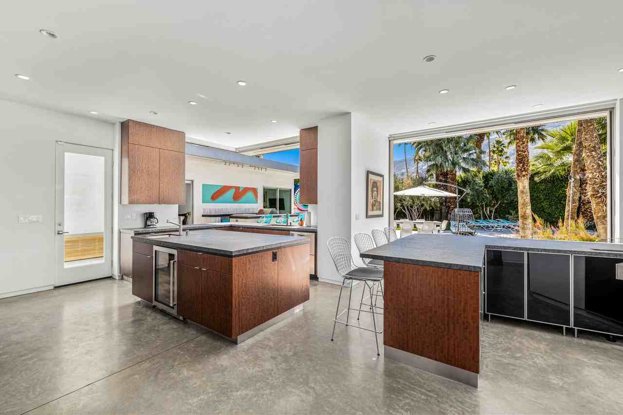 1189 Tamarisk Rd - Photo 3 of 31