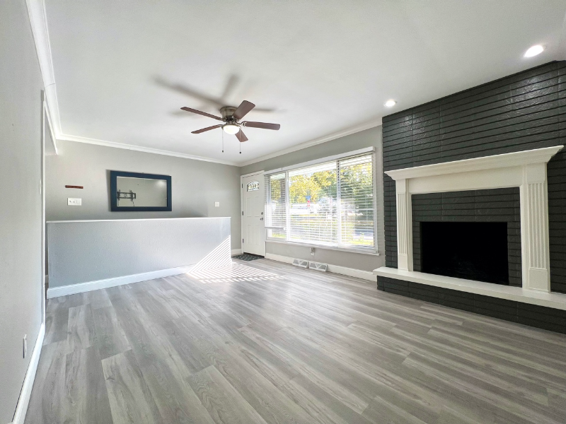 210 E Madison St - Photo 2 of 16