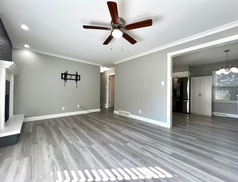 210 E Madison St - Photo 3 of 16