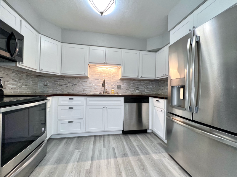 210 E Madison St - Photo 5 of 16