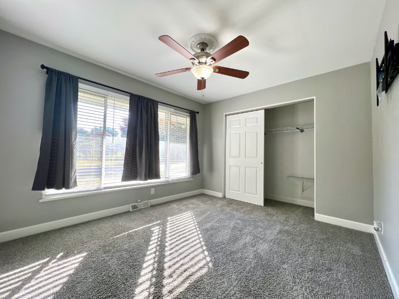 210 E Madison St - Photo 6 of 16