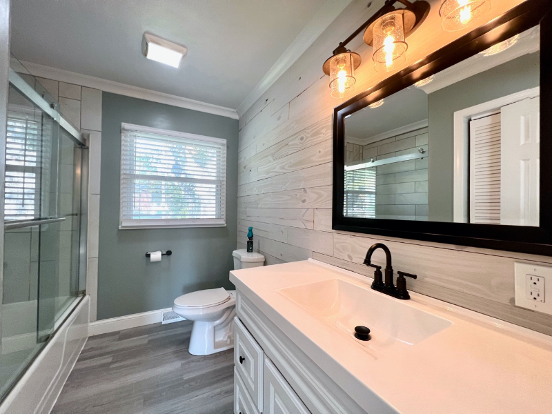 210 E Madison St - Photo 7 of 16