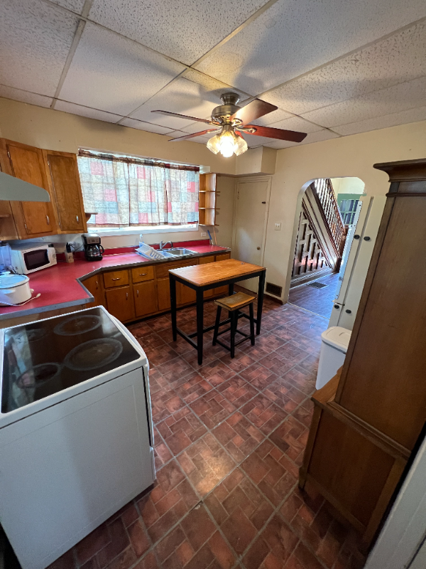 310 9th St - Photo 2 of 8