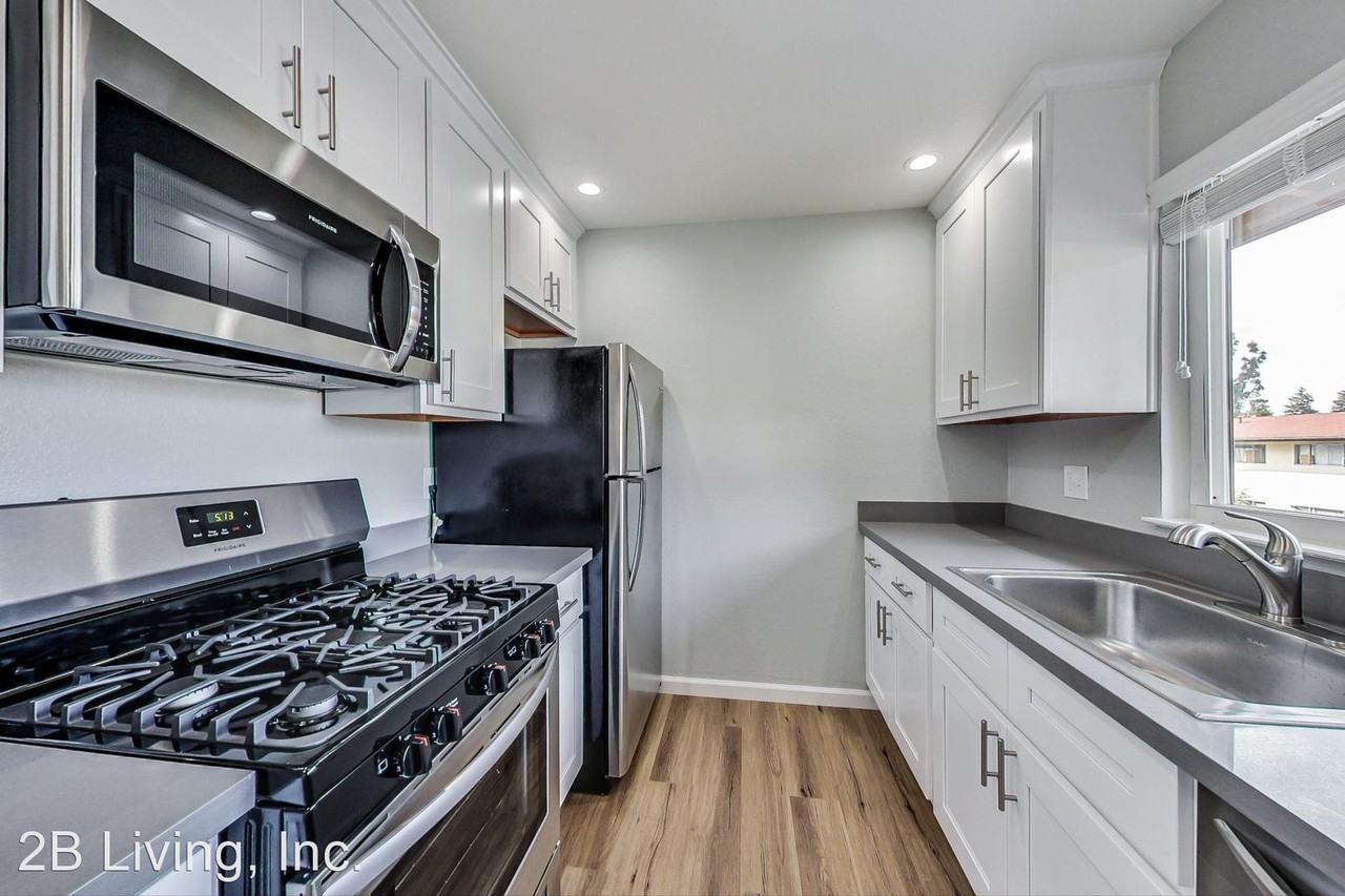 300 Franciscan Court - Photo 2 of 31