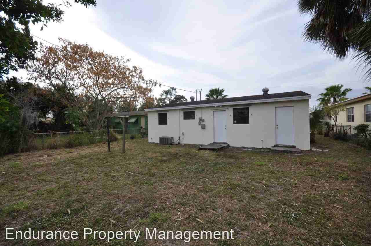 1548 W 10th St - Photo 2 of 15