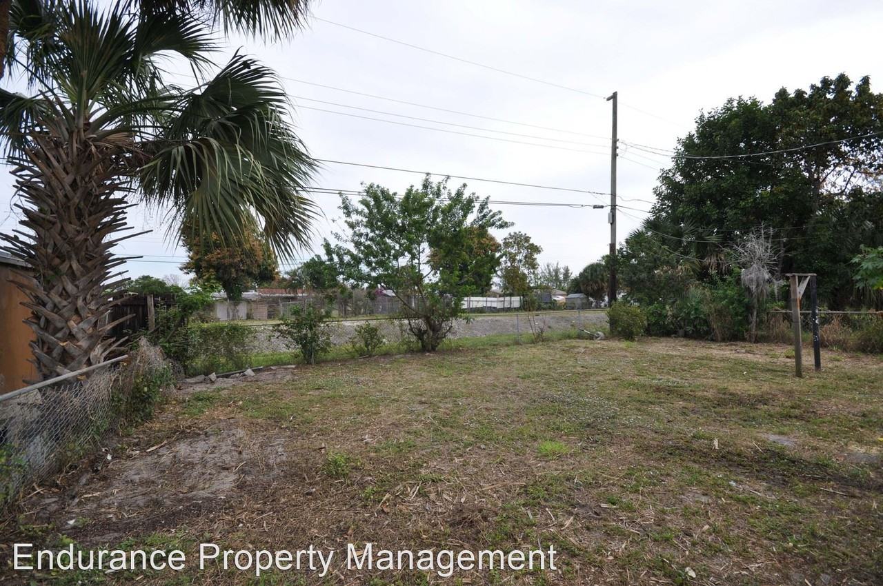 1548 W 10th St - Photo 3 of 15