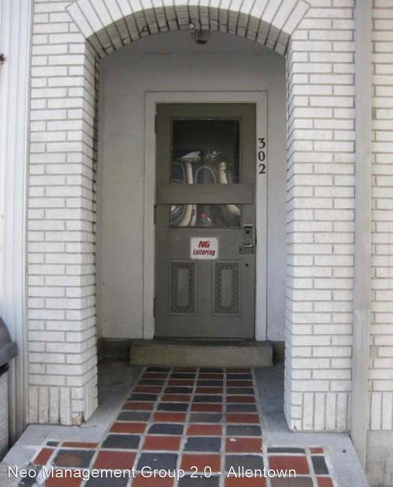 302 West Main Street - Photo 2 of 18