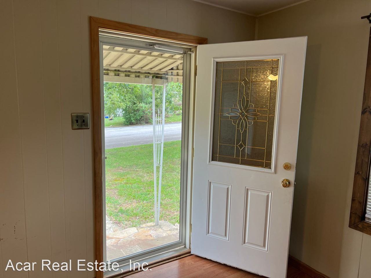 403 Woodland Dr - Photo 2 of 32