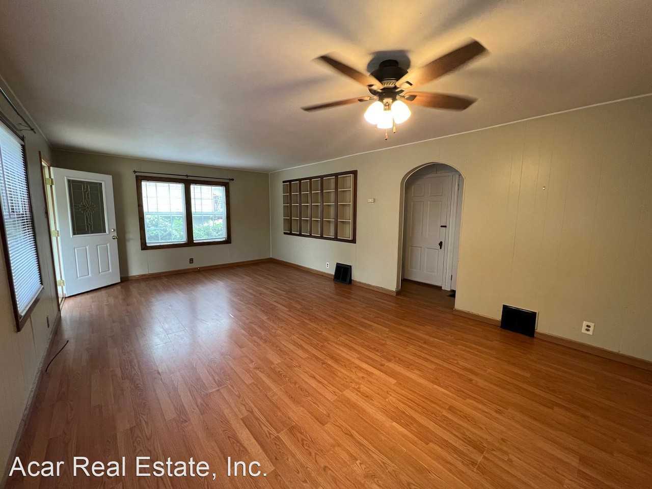 403 Woodland Dr - Photo 3 of 32