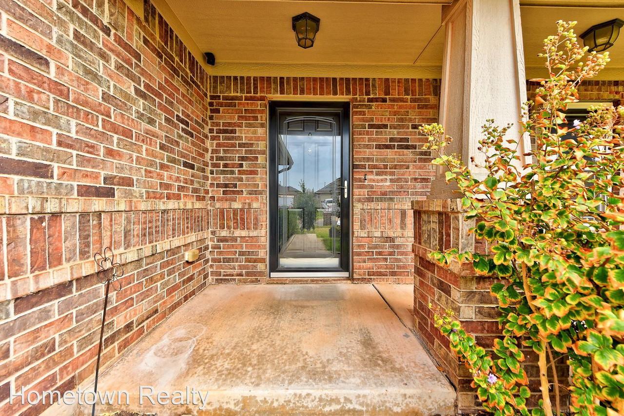 2809 Nw 185th St - Photo 2 of 36