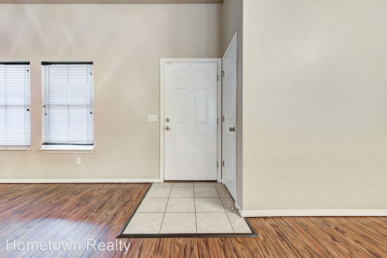 2809 Nw 185th St - Photo 3 of 36