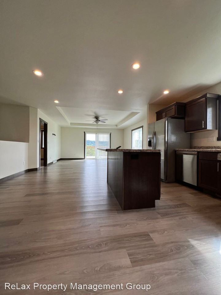 N7251 - Photo 2 of 50