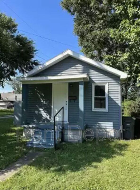 1156 Sweetser Ave - Photo 3 of 22