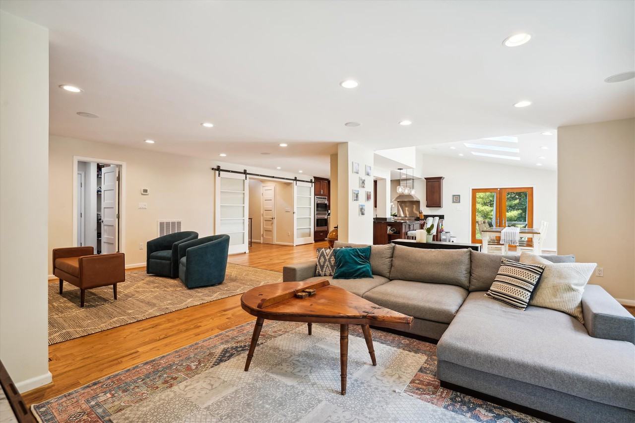 10408 Hunter Ridge Dr - Photo 2 of 30