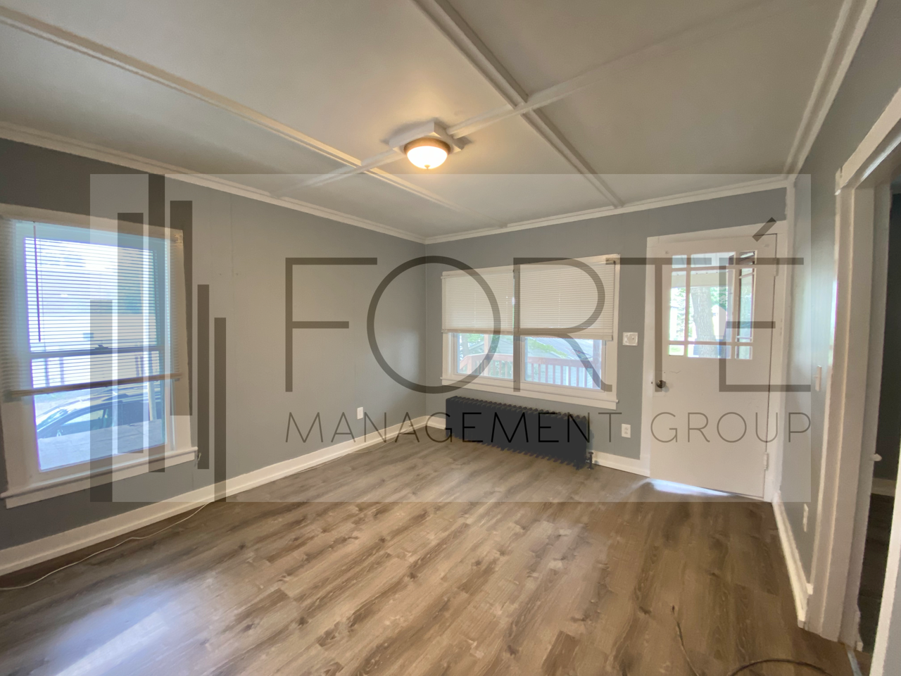 123 N School St - Photo 3 of 6