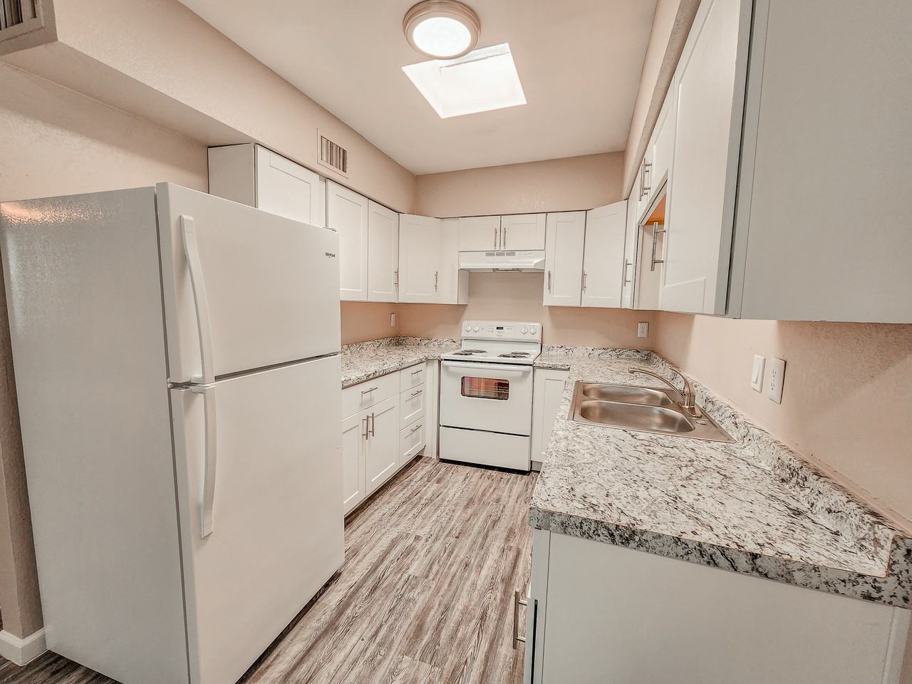 2241 N Treat Ave - Photo 2 of 18