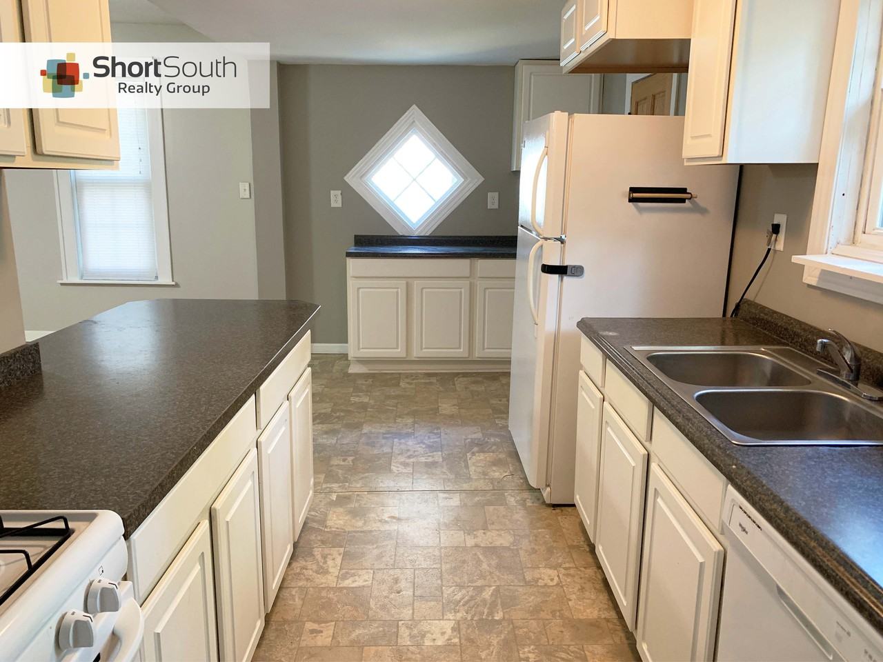 954 Sigsbee St Se - Photo 3 of 26