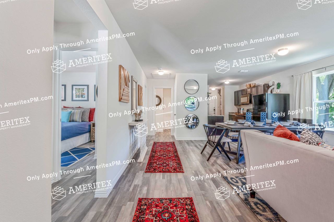 954 S San Joaquin Ave - Photo 3 of 17