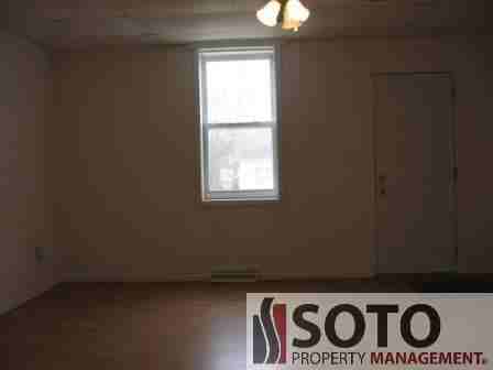 324 S Spring St - Photo 2 of 6