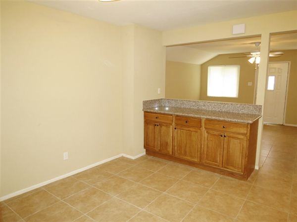 131 N Palm Ave - Photo 2 of 12