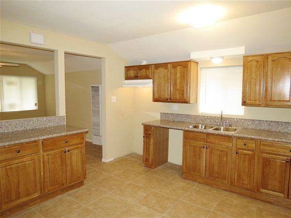 131 N Palm Ave - Photo 3 of 12