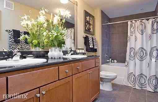 2115 Red River St #E52 - Photo 3 of 6