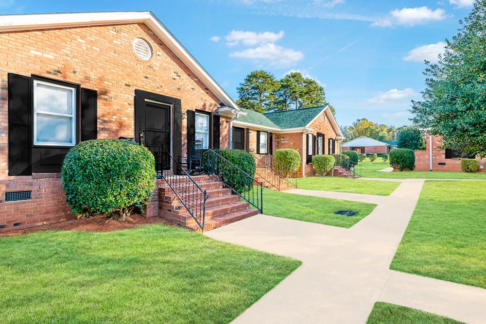 Ponderosa Apartments - Photo 4 of 29