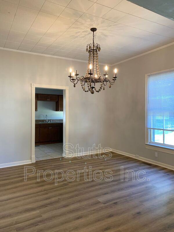 1601 Crestline Ave - Photo 3 of 10