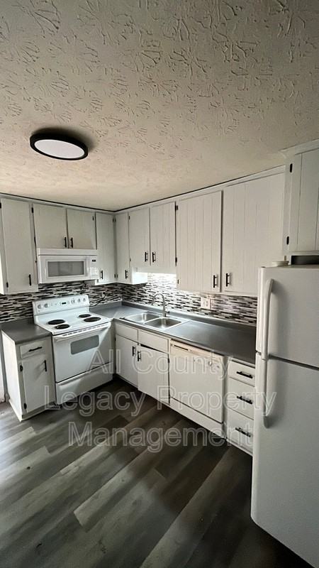 243 Windy Hill Way - Photo 3 of 7