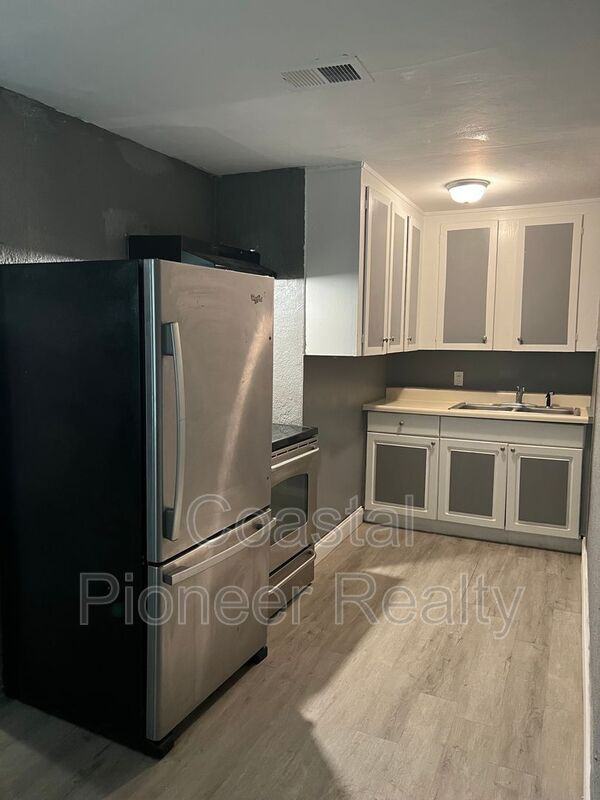 7030 Washington St - Photo 3 of 11
