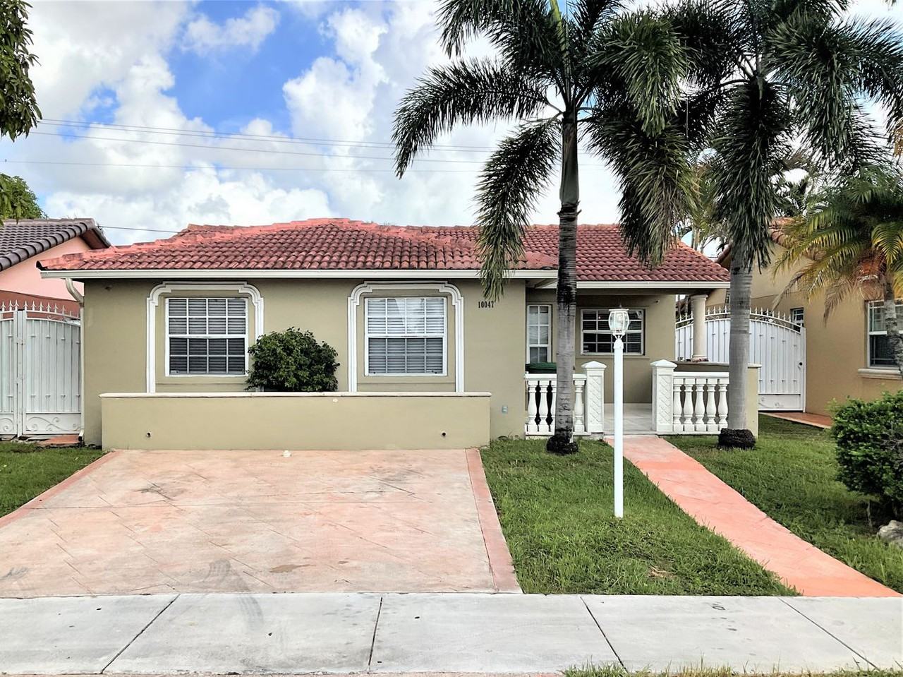 10047 Nw 129th Ter - Photo 2 of 21