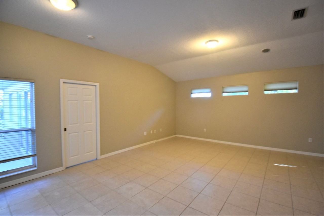 603 Gina Ln - Photo 2 of 12