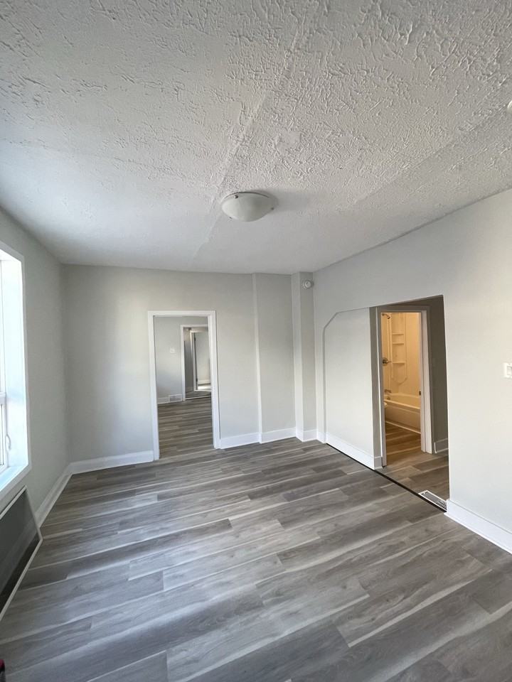 1829 Alverstone St Apartments in Daniel Mcintyre, Winnipeg, MB R3E 2H3